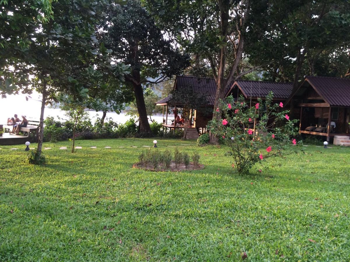 Starlight Beach Resort เกาะพยาม ภายนอก รูปภาพ